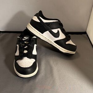 Nike Kids Black and White Sneakers‎ 9.5